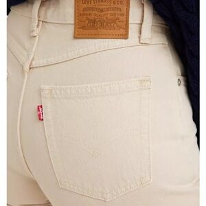 Levi's 80a mom High Rise Cream Jeans